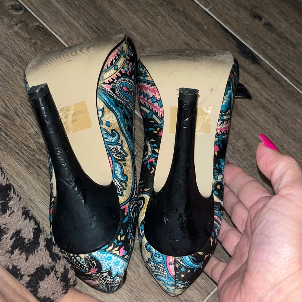Alba Black and Multicolor Patterned Heels - Picture 5 of 6